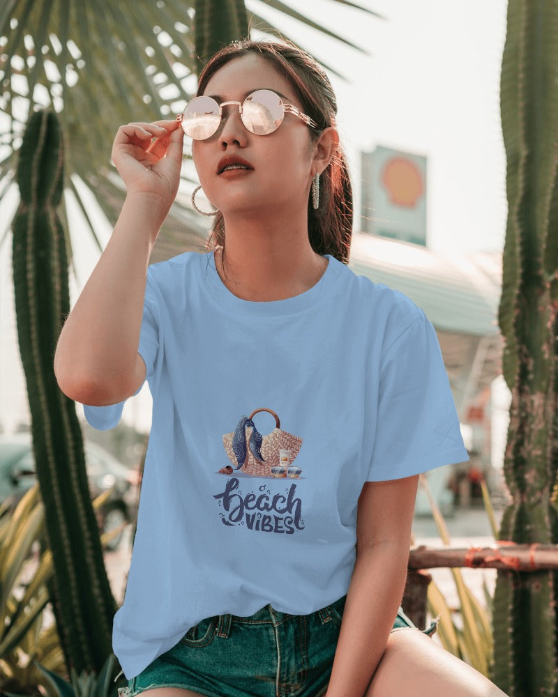 Women beach travel Tee